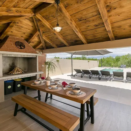 Olivarum Villa *