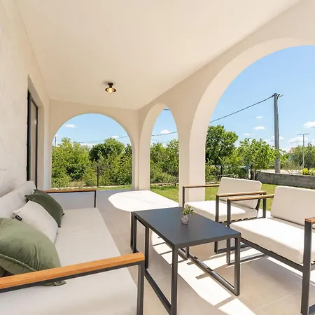 Olivarum Villa *
