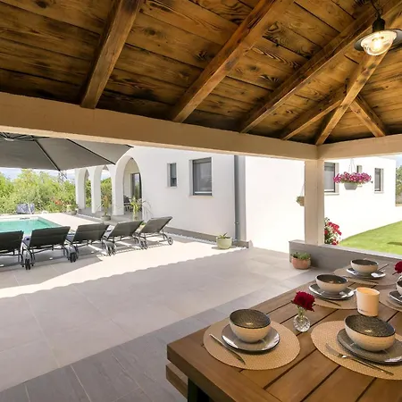 Olivarum Villa *