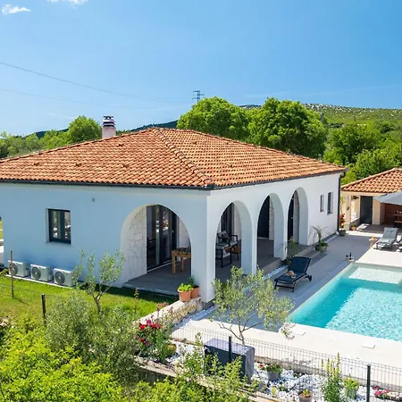Villa Olivarum *